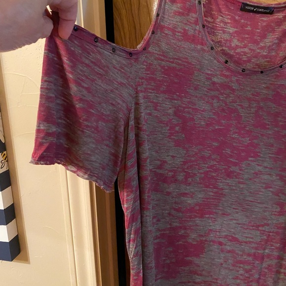 Ladies size 3X top. Peekaboo sleeves. - Picture 4 of 11